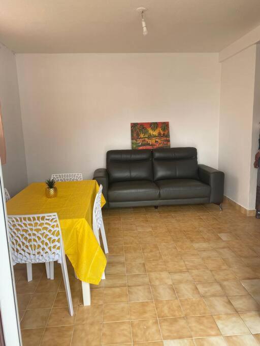 Appartement A Proximite De La Plage Du Bourg ! Sainte-Anne  Exterior photo