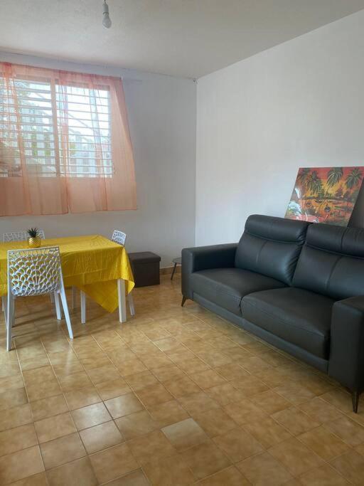 Appartement A Proximite De La Plage Du Bourg ! Sainte-Anne  Exterior photo